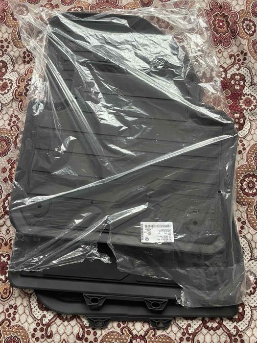 Продам нові оригінальні килимки Volkswagen Touareg III-покоління