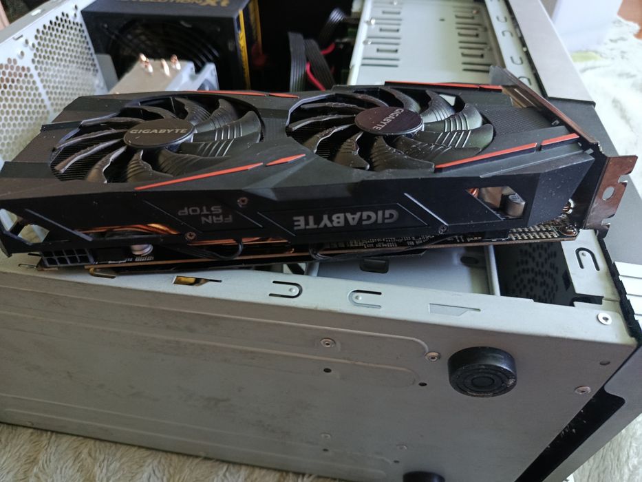 Radeon RX 570 4GB (Samsung Memory) — Холодна