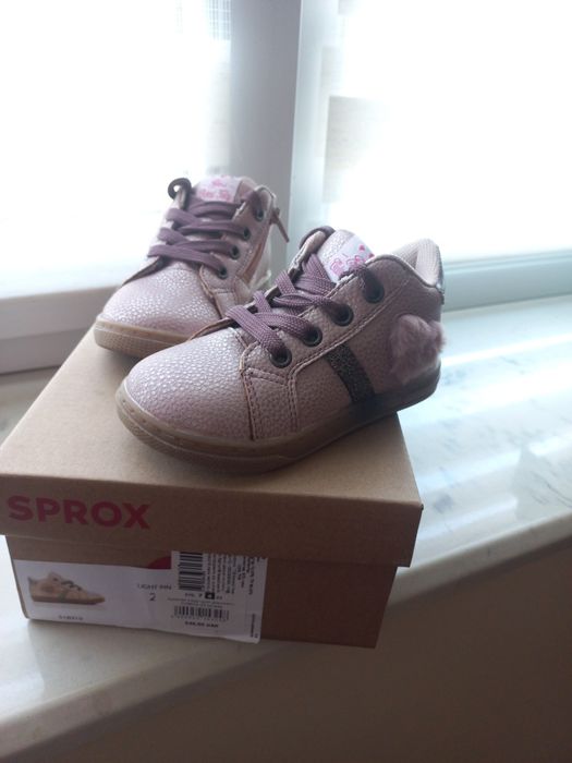 Кросівчи, черевички sprox