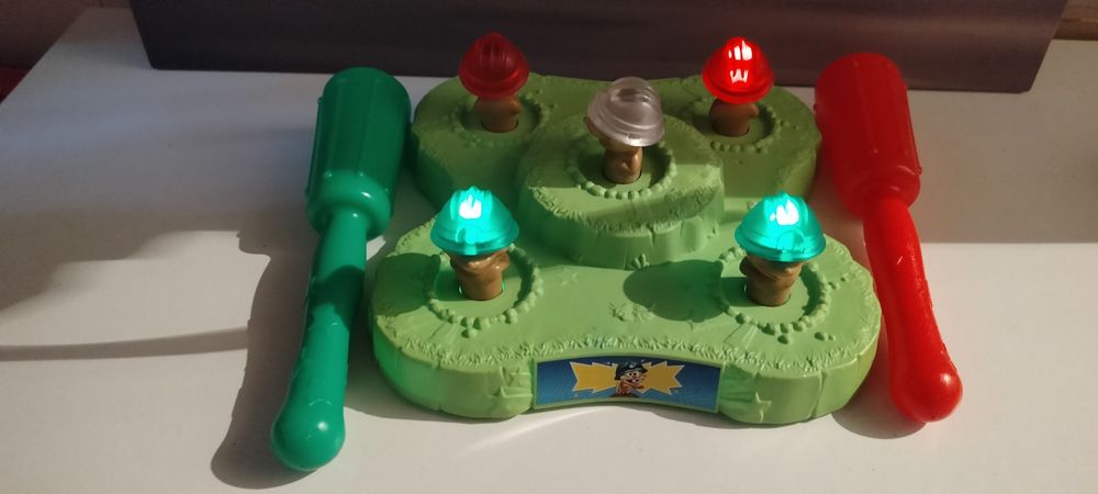 Gitary elektryczne i zabawka sprawnościowa