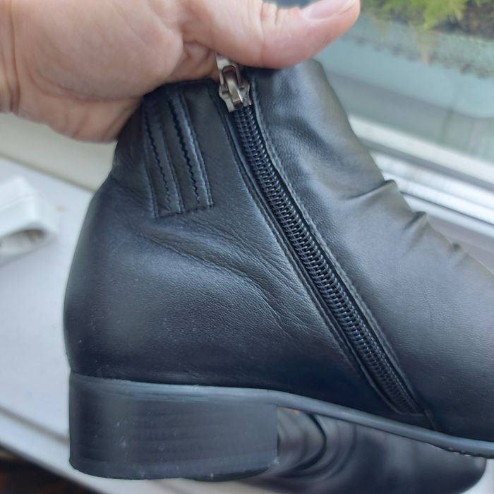 Осінні шкіряні напівчоботи