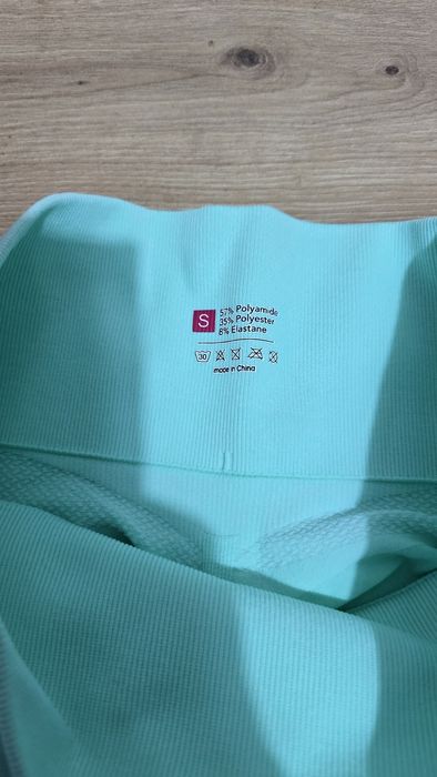 Nowe mietowe spodenki pushup S