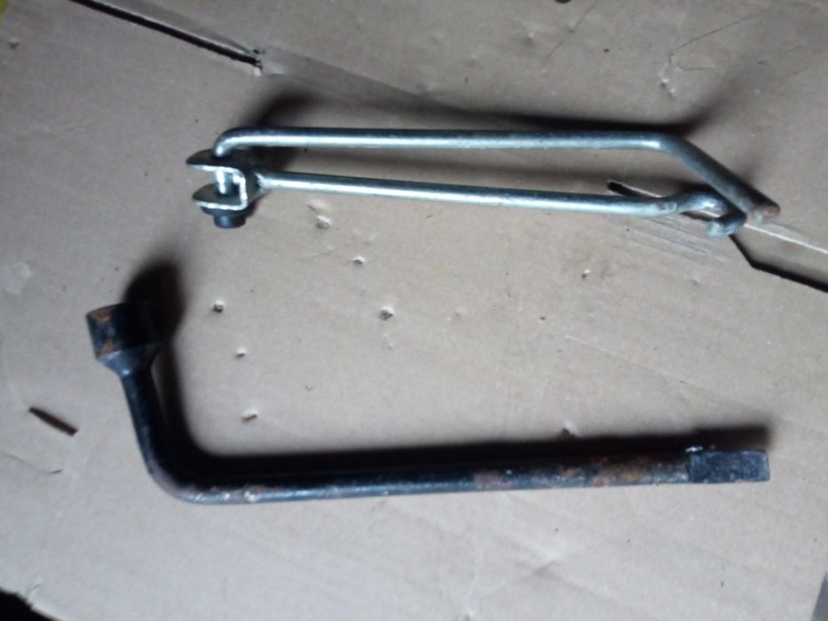 TOYOTA AURIS I 06-12 klucz 21 lewarek samochodowy oryginał