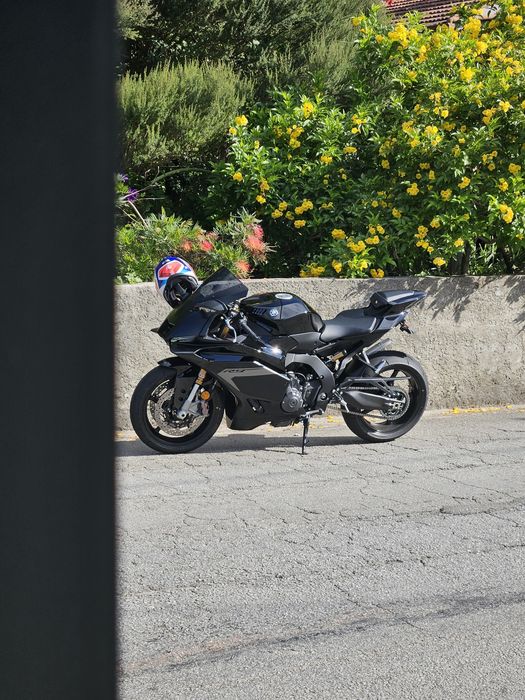Yamaha R9 Akrapovic