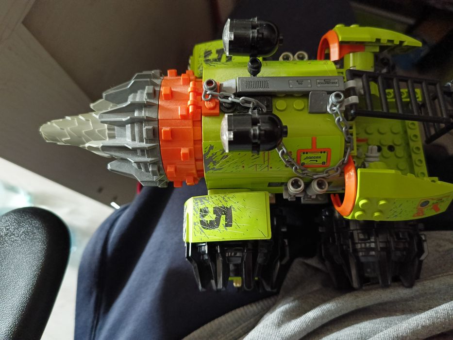 Sprzedam lub zamienię LEGO 8075 i 8960 stan idealny