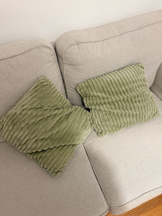 Conjunto 2 sofás + repousa pés