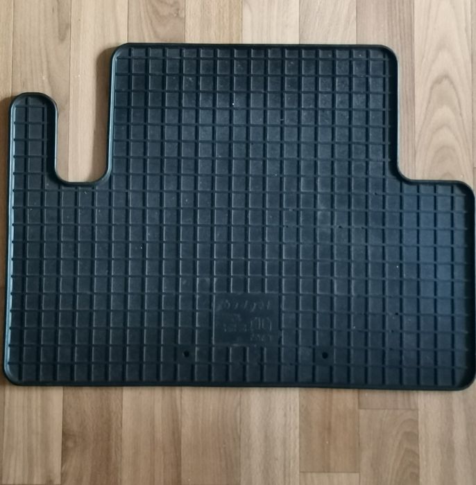 Гумові авто килимки Budget.