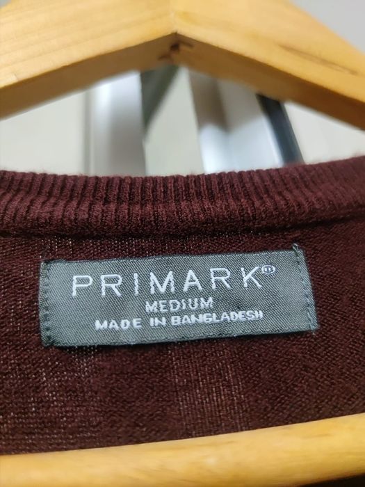 Męski cienki M sweter marki Primark w głębokim kolorze bordowym charak