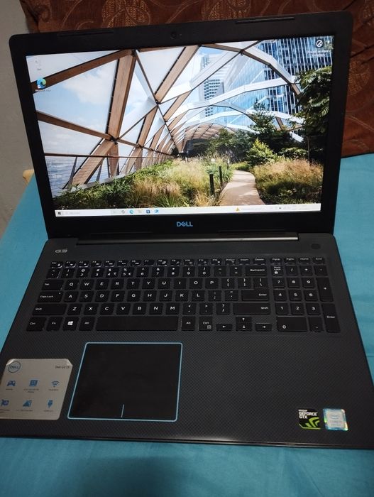 Laptop   Dell + podstawka chłodząca