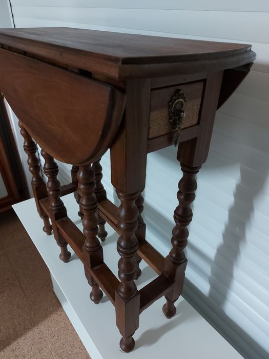 Mesa de jogo em madeira