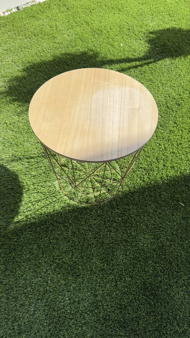 Mesa de Apoio Dourada
