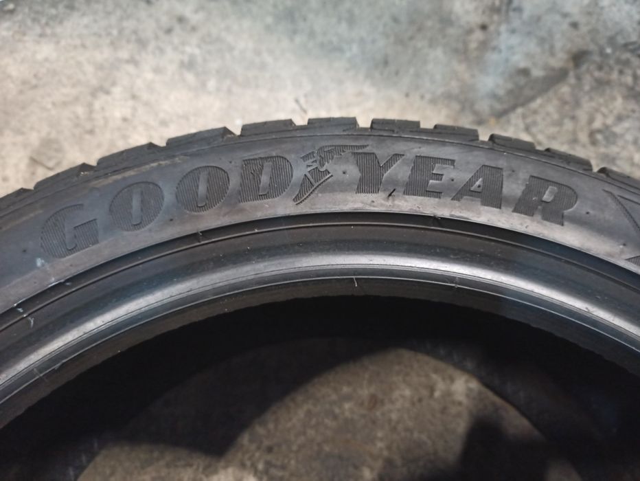 245 40 r18 97V Goodyear Ultra Grip Performance para zima wymiana