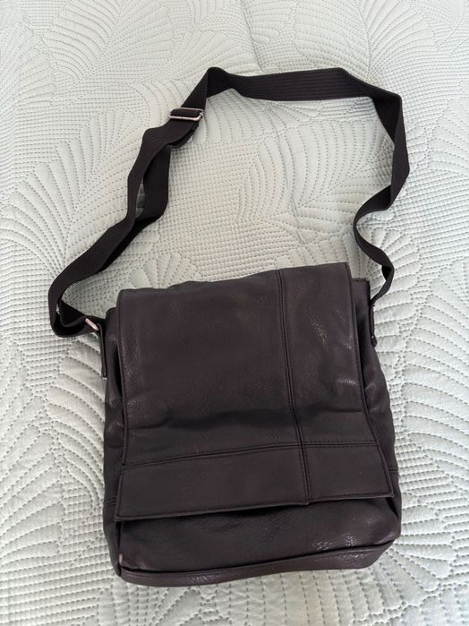 Saszetka, listonoszka męska czarna na ramię