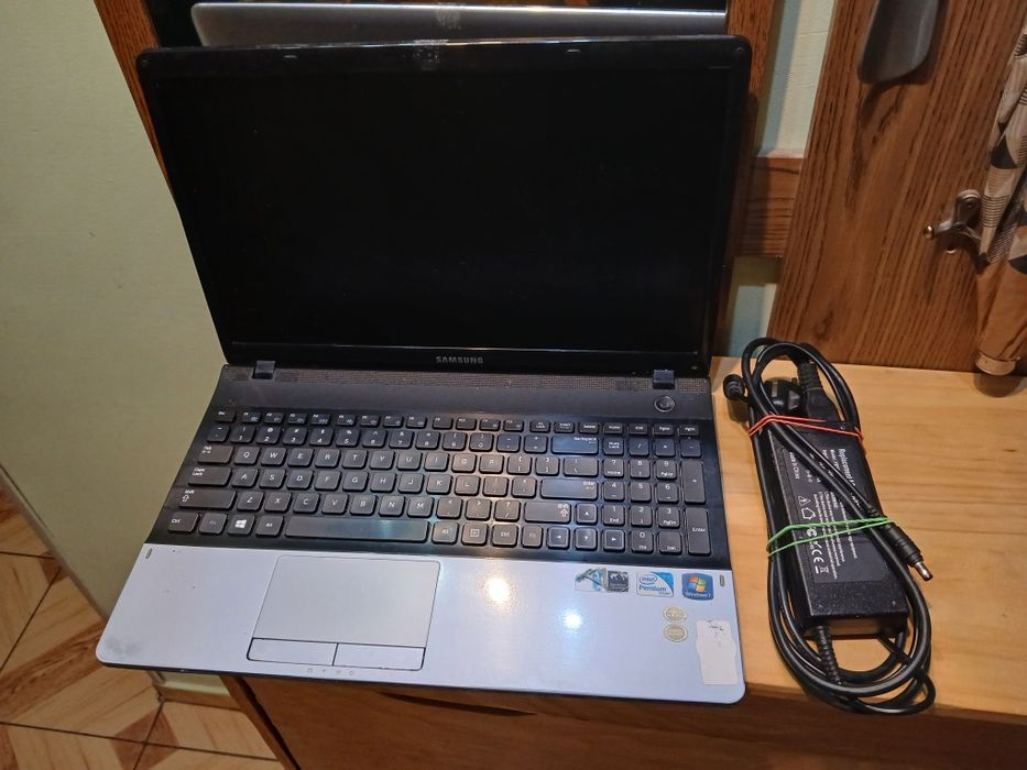 Laptop Samsung NP300E5C Win 7 hdd 500gb 4gb ram