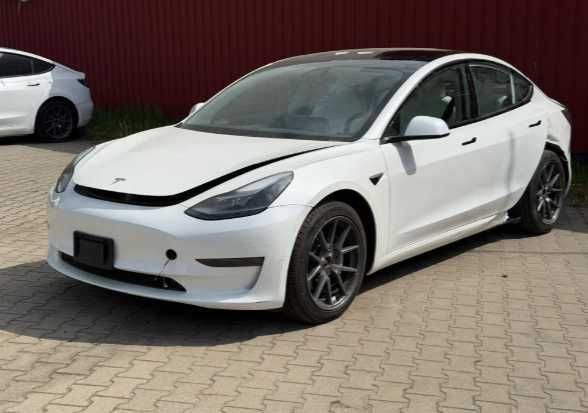 Бампер Tesla Model 3 Розборка Тесла Модел 3 наявні запчастини