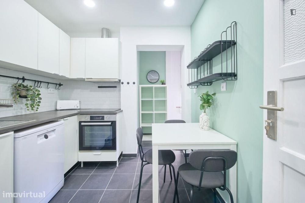 Quarto - localizado em Amadora Lisbon