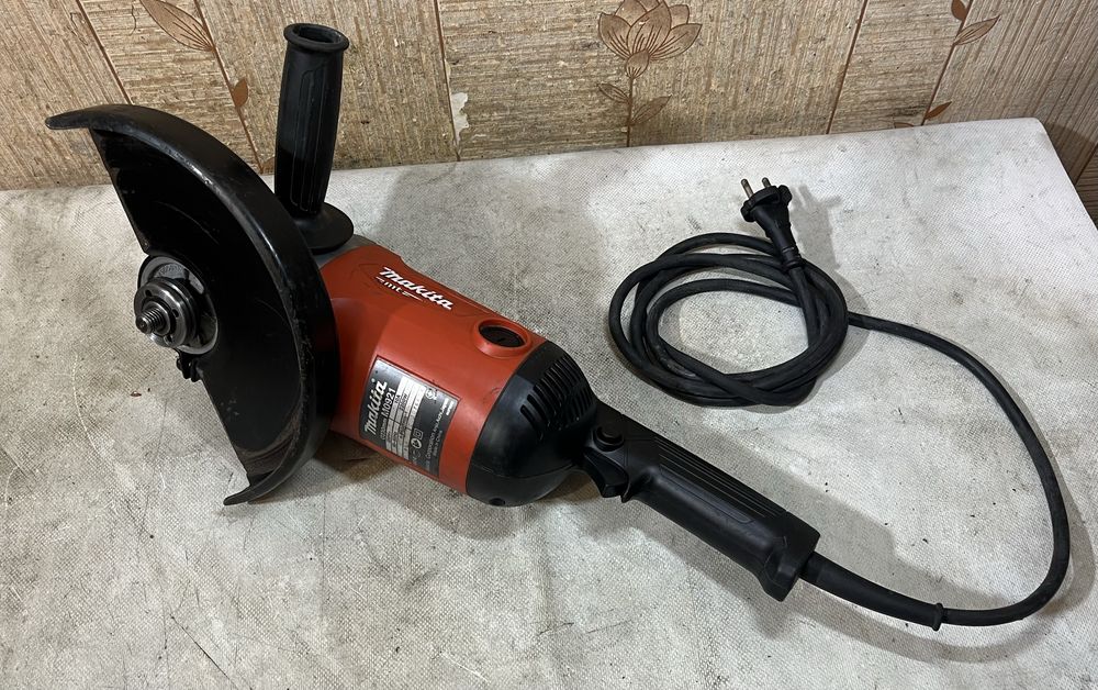 Makita M0921 Болгарка 230мм 2200Вт