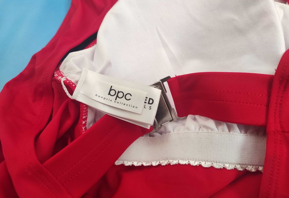 Czerwone tankini zapinane na plecach Bonprix