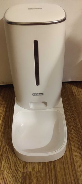 Elektroniczny podajnik karmy