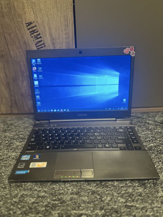 Laptop Toshiba W10 4GB Ram Intel i3 128GB