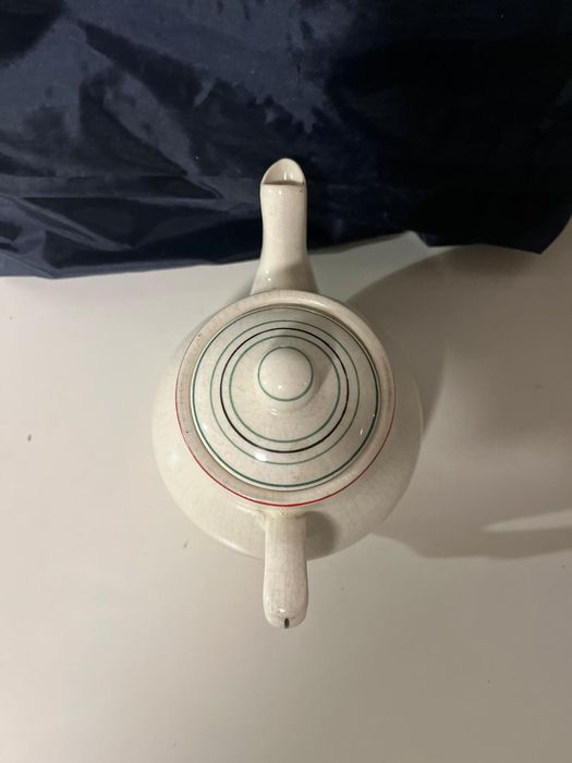 Bule da Fábrica Lusitânia, de Coimbra, cerâmica de qualidade