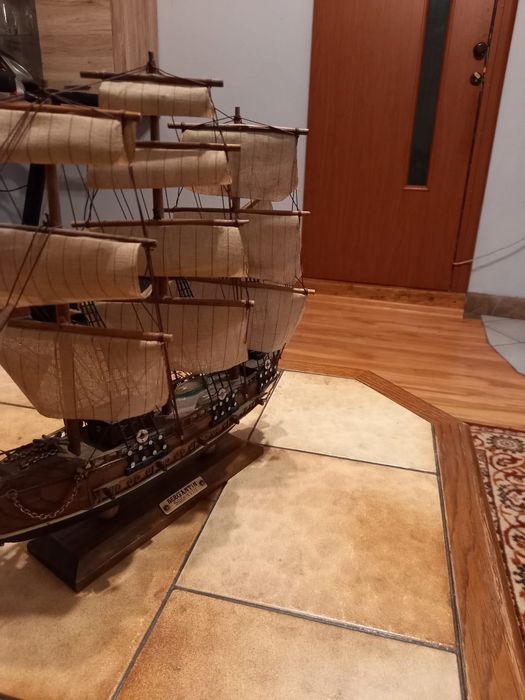 Drewniany statek żaglowy