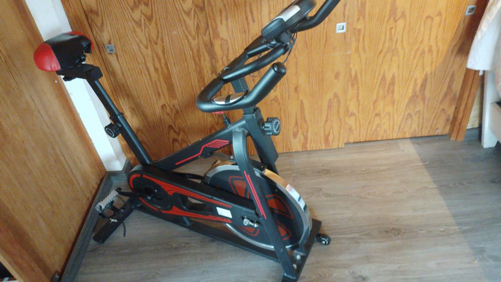 Stationary Bicycle472899143871375361