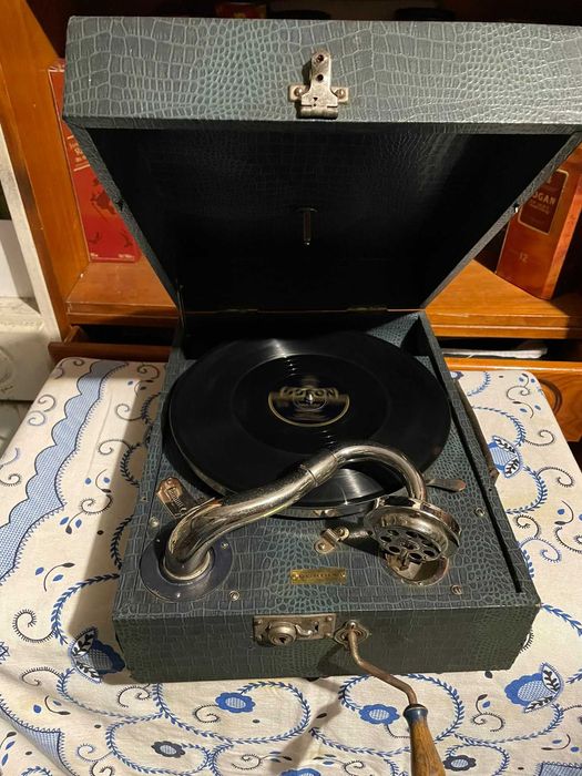 Gramofone antigo francês