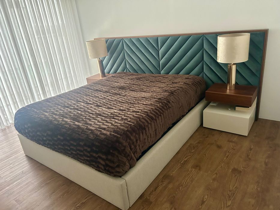 Cama de Casal + Mesas de Cabeceira – Usado em ótimo estado
