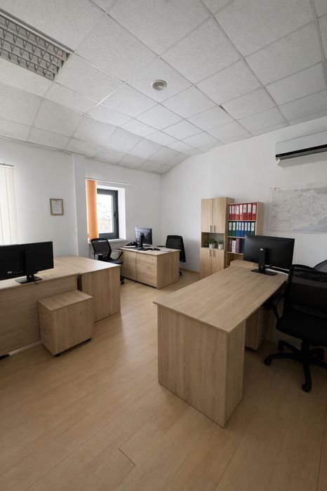 Оренда 4-поверхової офісної будівлі з закритою територією