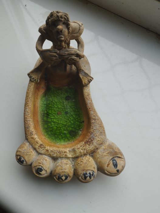 Попільничка з фігуркою. Глина.