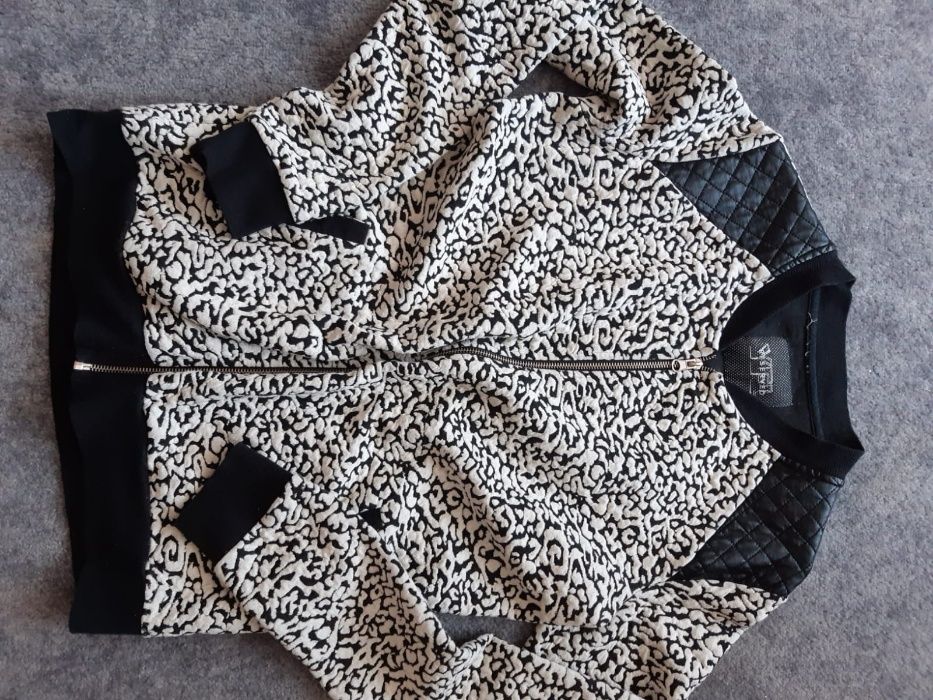 Żakiet bomber Reserved wzór biało czarny wstawki Ekoskóra tłoczenia 40