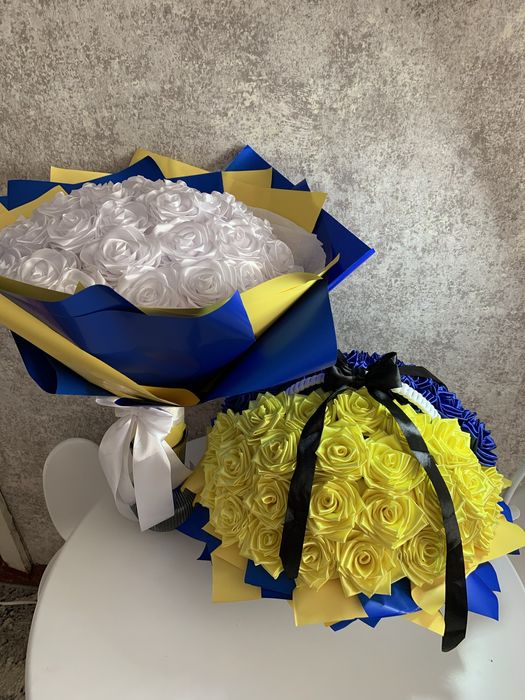 Букетики з атласної стрічки