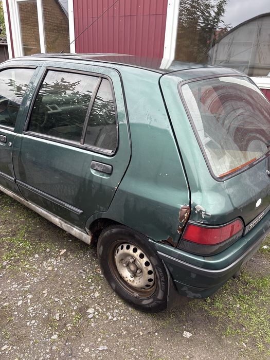 Продам терміново Renault clio