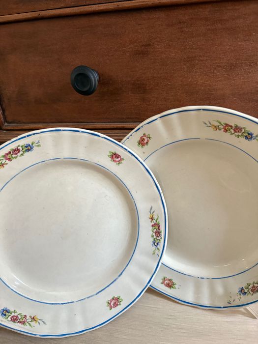 2 pratos antigos de Sacavém