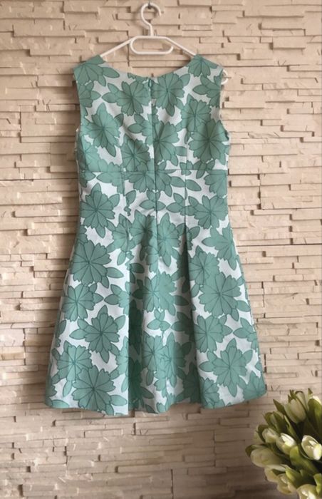 Biała sukienka w kwiaty r.38