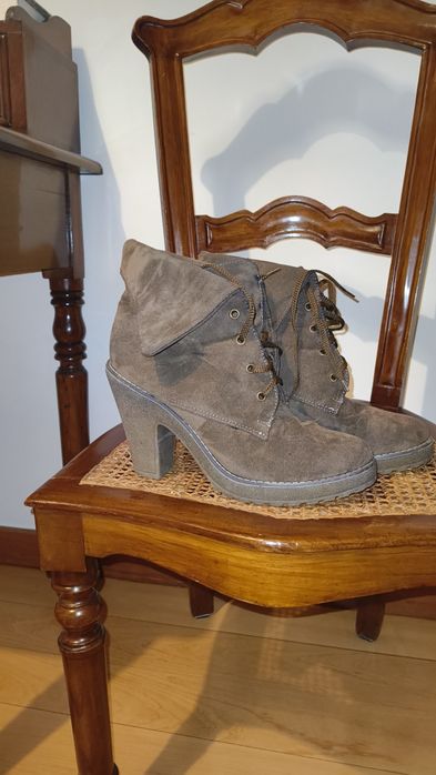 Botas de salto cor  azeitona