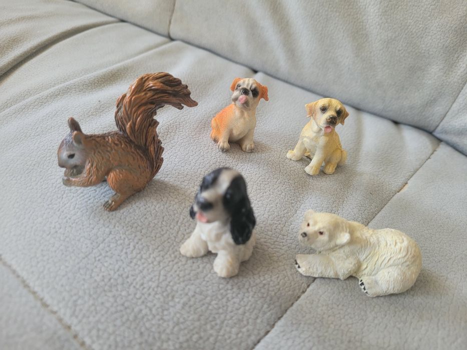 Figurki, zwierzątka, 19 sztuk