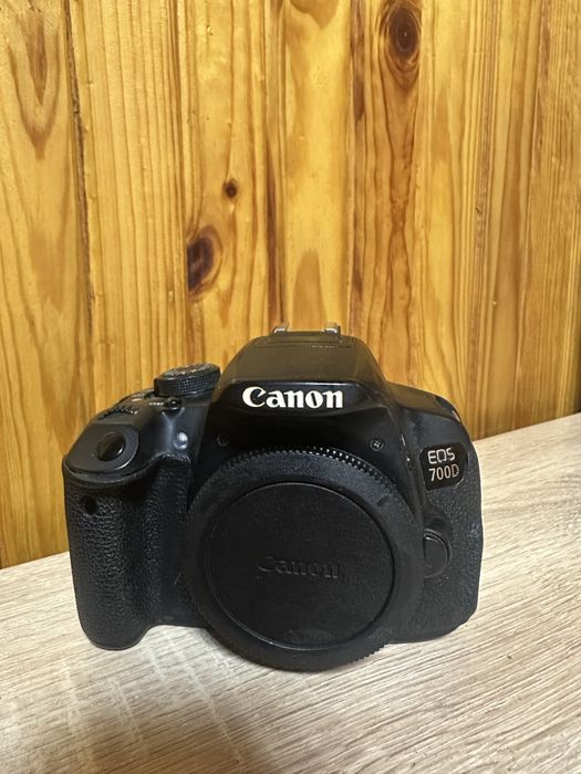 Canon EOS 700D — під ремонт / на запчастини