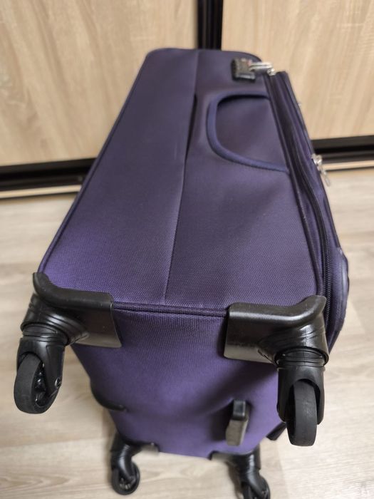 Чемодан дорожный на колесах средний,Валіза на колесах середня