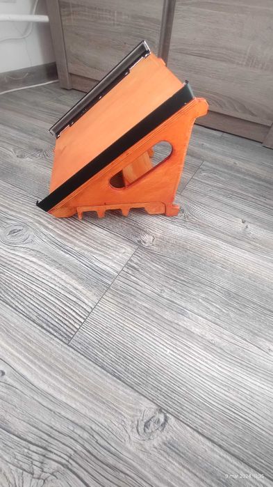 Stojak Pod Akai Mpc One
