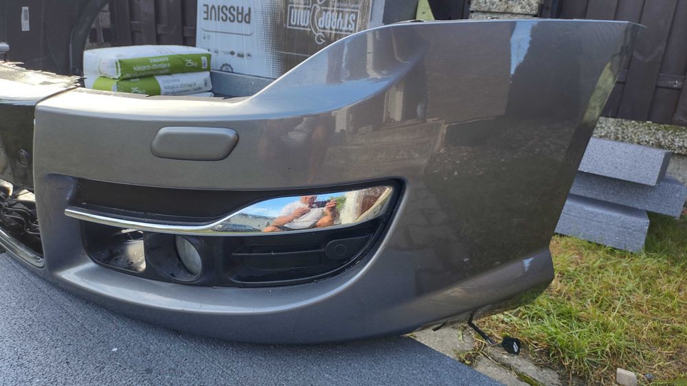 Renault Laguna 3 .2013 Rok Zderzak Przód