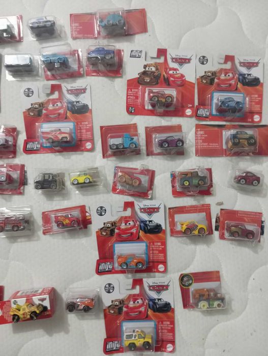 Conjunto de 46 mini racers Mattel originais - carrinhos Disney Pixar