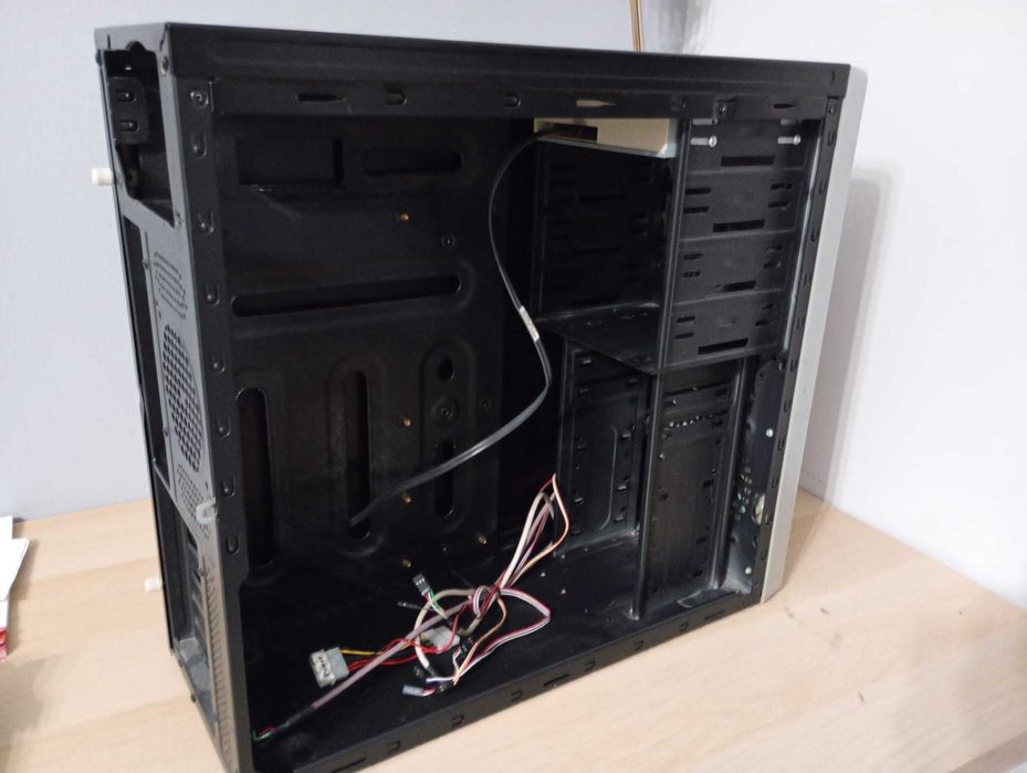 Obudowa komputera z nagrywarką CD/DVD