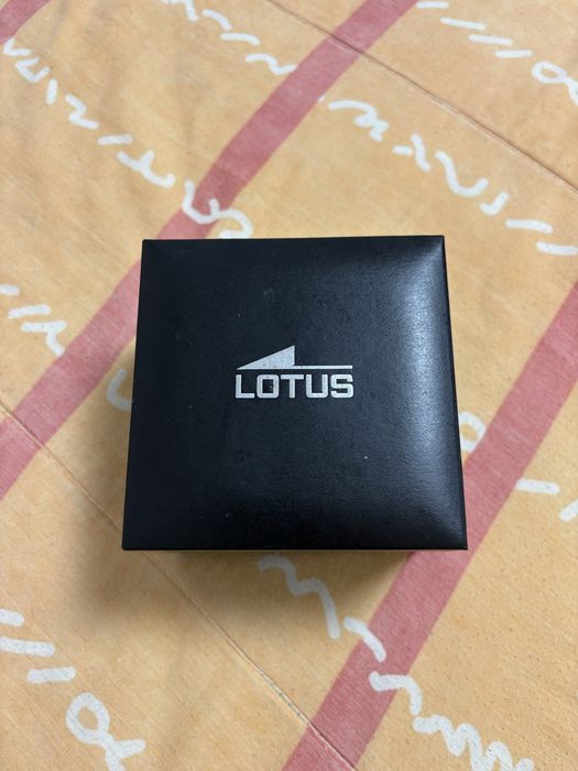 Relogio LOTUZ de quartzo
