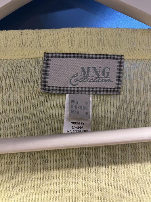 Żółty rozpinany swetetek damski Mango