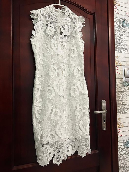 Koronkowa sukienka biała elegancka