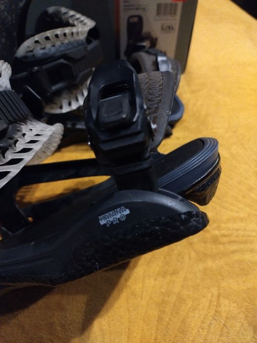Prawie Nowe Wiązania Snowboardowe Rome Katana Pro L/XL, 43-47 eu.