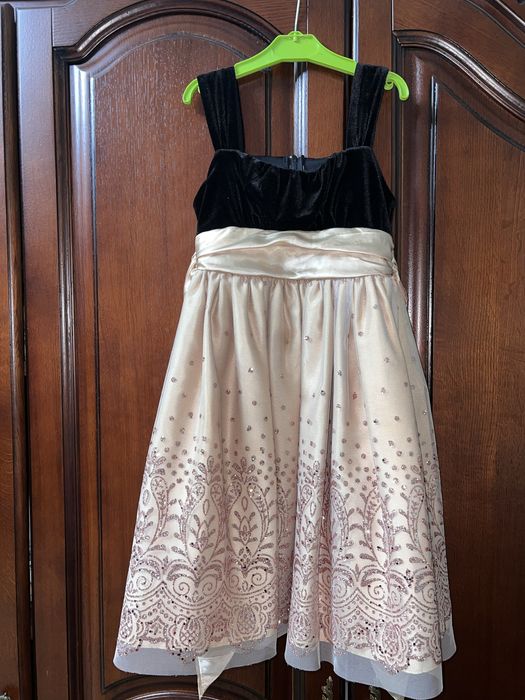 Плаття з золотими блискітками