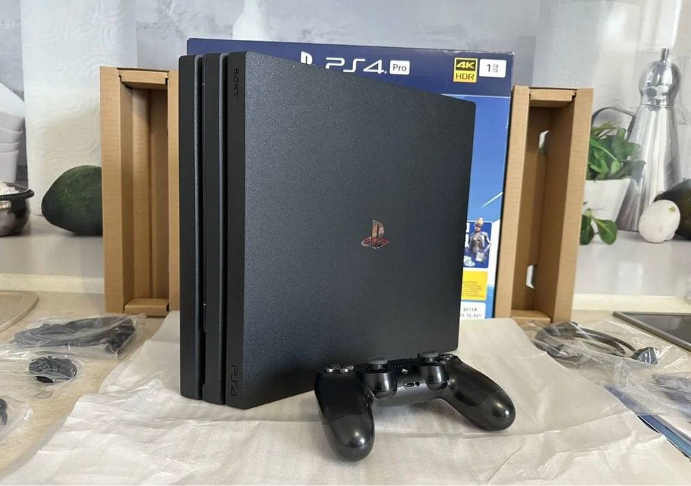 Приставка PS4 Pro 1TB с играми